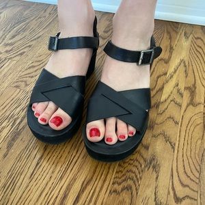 light comfy black wedges.